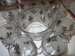 LIBBY «SILVER FOLIAGE» SET OF 9-4 3/4″ TALL GLASSES W/METAL RACK