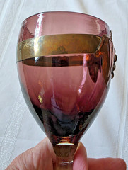 Vintage Handmade Art Glass Wine Goblets Set 4 3D Brass Copper Grape Overlay 8″