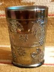 FINE SCARCE DUGAN FLORAL & GRAPE AMETHYST COLOR CARNIVAL GLASS 4″ TUMBLER