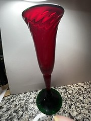 9 1/2″ Tall Champagne Flute w/Ruby Red Stem & Flute w/ Dark Green Base & Top Rim