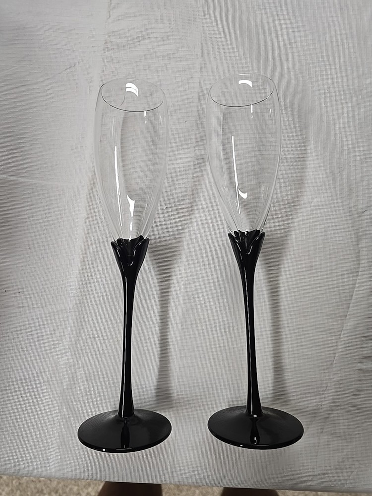 2 MIKASA GALLERIA FK701 OPUS BLACK CALA LILY COORDINATING CHAMPAGNE FLUTES 10″