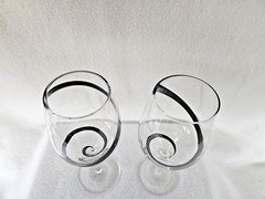 Pier 1 – Swirline BLACK – Water/Wine Goblets Glasses – 16 oz. – Set of 2 – EUC