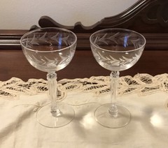 VTG CORDIAL GLASSES (2) ETCHED CUT LEAF VINE RING BAND FACETED STEMS 5-1/4”H EUC