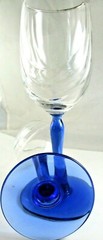 VINTAGE LONG STEMMED WINE CRYSTAL GLASSES WITH RIDGED GLASS DESIGN BLUE STEMS