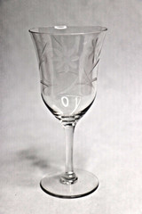 Vintage – Etched Flower Wine Glass/Goblet – USED – SINGLE GLASS