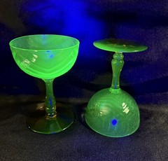 4 Amber & Green Uranium Herringbone Optic Cocktail Champagne Glasses UV Reactive