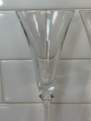 2 Signed Oscar de la Renta TIFTON 9″ Vertical Cut Crystal CHAMPAGNE Glass