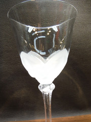 1 ~ Wine Glass FLORENCE Cristal D’Arques Durand Crystal Frosted Petals 7.25″ VTG