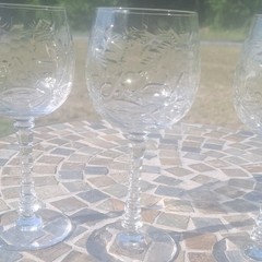 2 ROCK SHARPE KYBER Intaglio Cut Crystal 7 3/4″ Tall Wine Glasses
