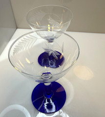 Set of 7 Vtg Louie Weston Etched Glass with Cobalt Feet Champagne Glasses – EUC