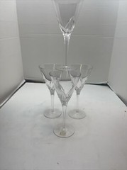 Hand Cut Crystal V Shaped Wine Glass 7 3/4″ Tall Made In Hungary Set of 4