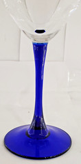 4 Skyy Vodka Clear Glass Etched Logo 6.5″ Cobalt Blue Stem Martini Glasses.