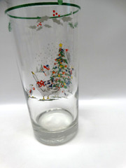 International Country Christmas Glass 12oz Tumbler 6 1/4″ Tall Winter Scene