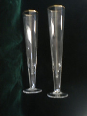 2 CHAMPAGNE WINE TALL THIN TOASTING GLASS GOBLETS GOLDEN RIM TRIM Box06