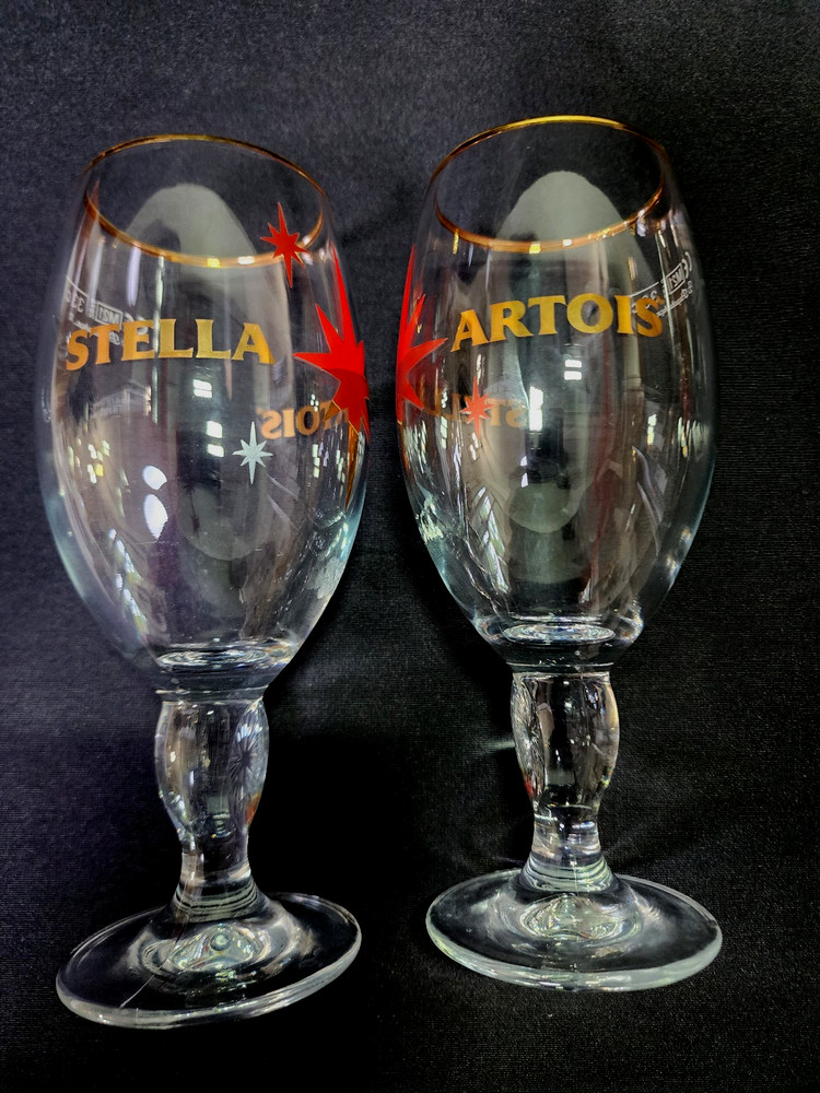 Pair of Stella Artois Chalices Limited Edition Xmas? Chalices Red/Gold Star