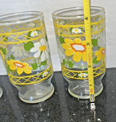 Vtg Hildi Daisy Flower Power Lattice Juice Glasses Anchor Hocking 4″ lot of 3
