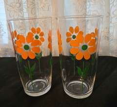 2 Vintage 1 Pint Hazel Atlas Daisy Sour Cream Glasses