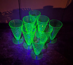 Vtg Set of 8 Uranium 4.25″ Spiral Swirl Optic Footed Tumbler Glass Vaseline UV