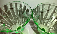 4 Uranium Green Glass Wine Champagne Glasses Etched Leaves Blacklight