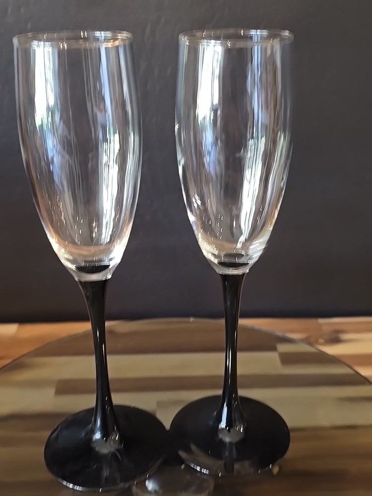 Set of 2 Black Stemmed Swirl Champagne Flutes Wine Glasses Optic