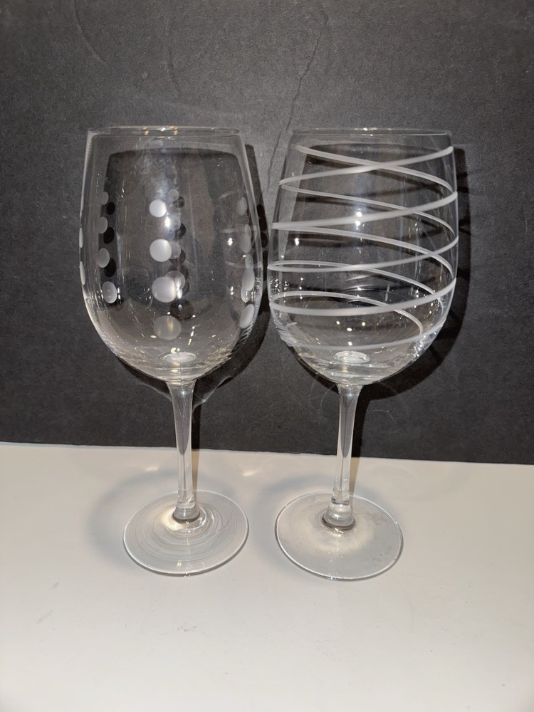 2 Mikasa Cheers Too 8 5/8” Crystal White Wine Glasses Spiral & Bubbles.