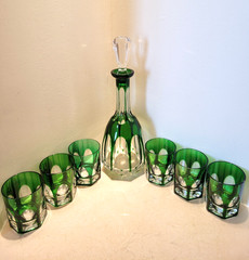 NACHTMANN ANTIKA CUT TO CLEAR GREEN DECANTER & 6 WHISKEY DOF GLASSES