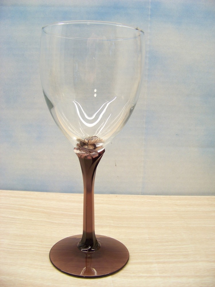 Libbey Domaine – Purple Stem – Wine Glass – Petal Stem – Three Available
