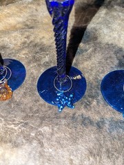 6 Glass Wine/Champagne Glasses with Cobalt Blue Twisted Stem & Sea Pendants