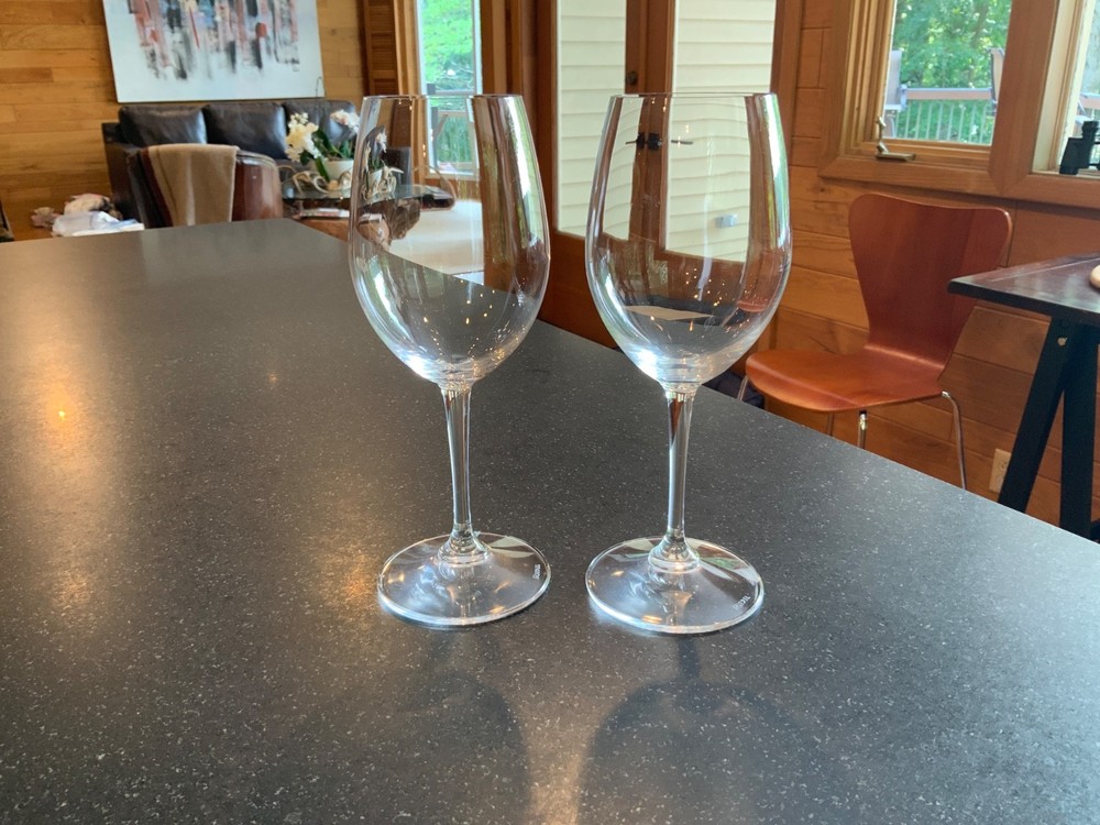 RIEDEL VIVANT PAIR OF 2 WHITE WINE GLASSES 8 1/8” NEAR PERFECT CONDITION