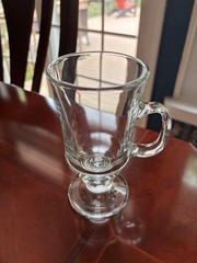 PAIR OF CLEAR GLASS IRISH COFFEE GLASSES 5-3/4″ HIGH