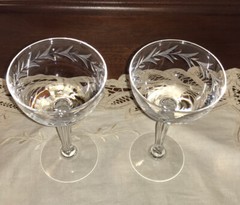 VTG CORDIAL GLASSES (2) ETCHED CUT LEAF VINE RING BAND FACETED STEMS 5-1/4”H EUC