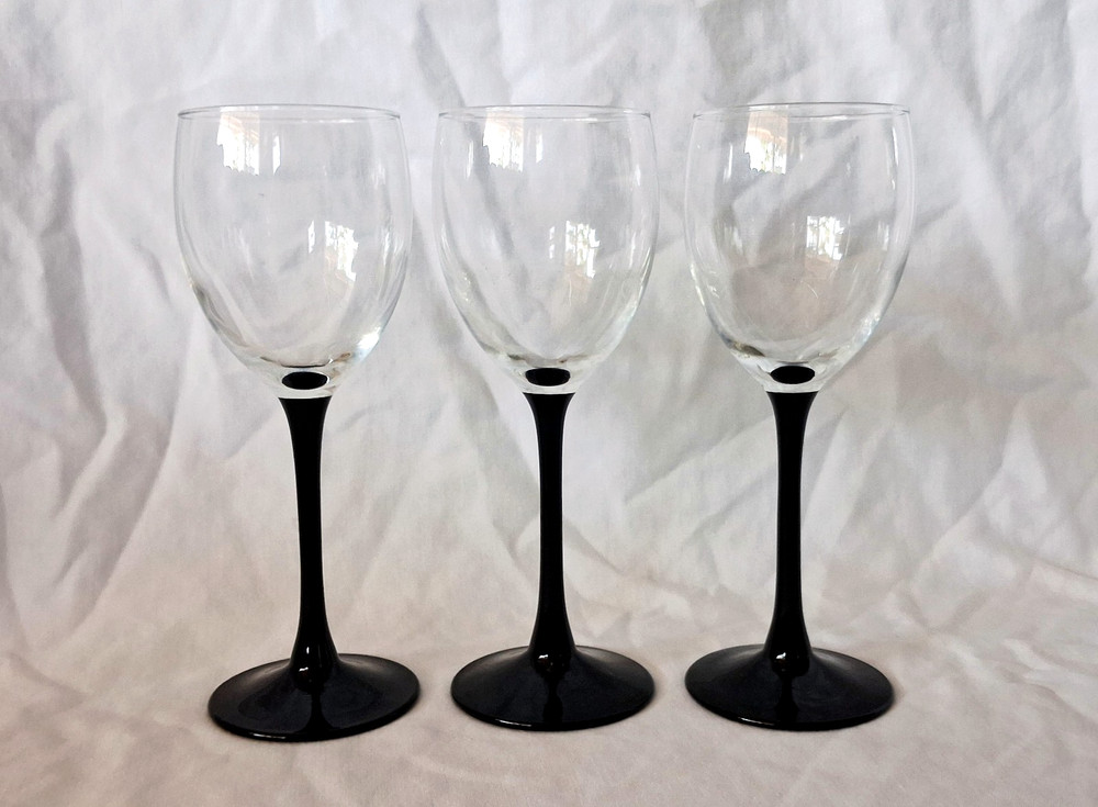 Luminarc France DOMINO Black Stem Wine Glasses 7.75″ Tall (Set of 3)