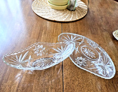 PAIR OF ETCHED GLASS OLD FASHIONED LARGE BANANA SPLIT BOATS