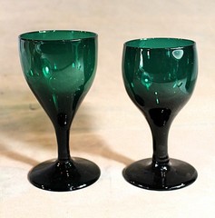 Two George III Period Emerald Green Hand Blown Wine Glasses c.1790 (5″ & 5.25″)