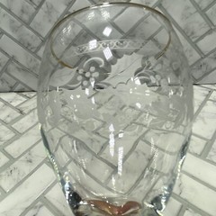 Etched Holly Berry Gold Rim Wine Glass 7.5″ Holiday Vintage