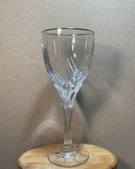 Lenox Debut Platinum Wine Glass, Clear Crystal Gold Rim Very Classy. 7” Tall.
