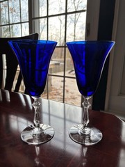 VINTAGE PAIR OF COBALT BLUE WINE GLASSES OR GOBLETS WITH CLEAR STEMS 8″ HIGH