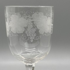 Early Gunderson Pairpoint Grapes 5″ Wine Glass Engraved Vines Paneled Stem C