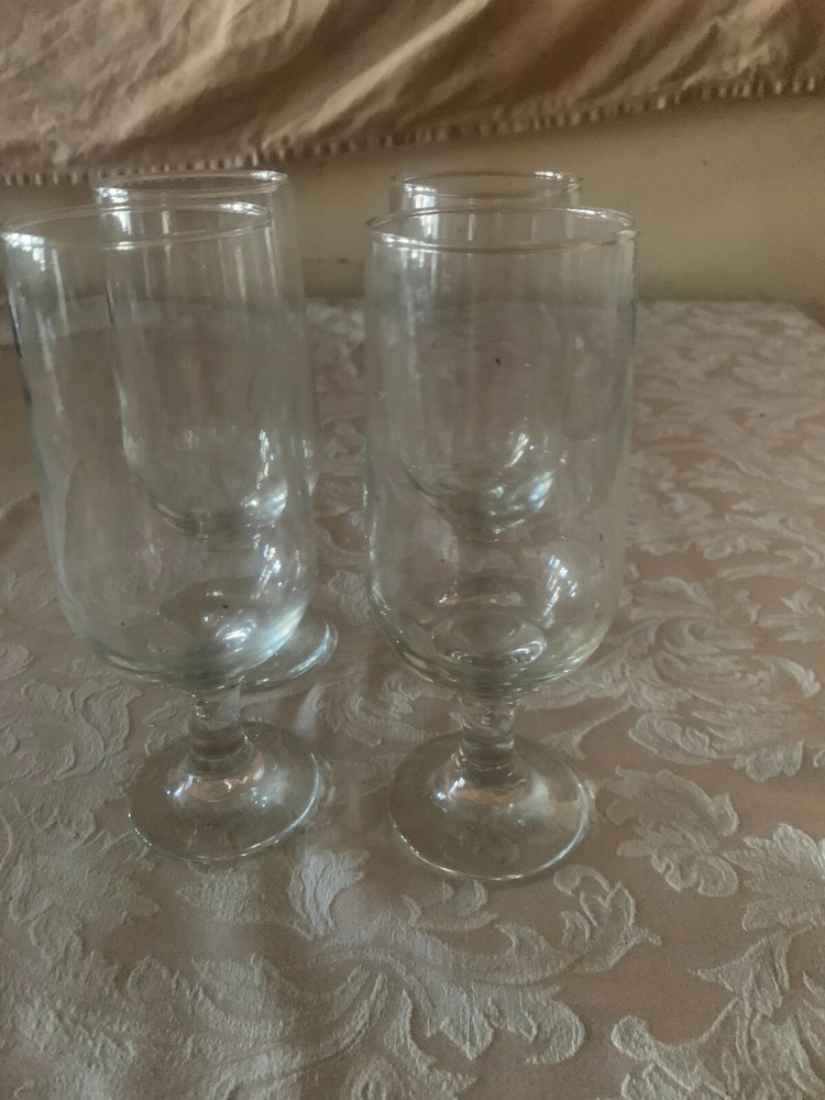 4 beautiful wine glasses