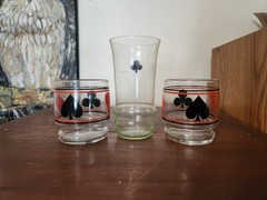 Set of 2 Vintage MCM Poker Suit Glass Rocks Tumblers & Uranium Glass Club Suit