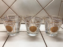 3 VTG MID CENTURY LOW BALL GLASSES AZTEC MEDALLION PATTERN GOLD ACCENTS