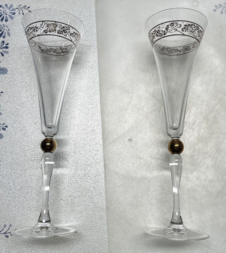 GODIVA CHAMPAGNE FLUTES CRYSTAL GLASSES GOLD ACCENTS MADE IN FRANCE 10.25″TALL