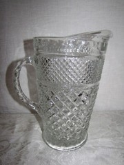 VINTAGE BEAUTIFUL 9″ HEAVY PRESSED GLASS DIAMOND PATTERN WATER PITCHER