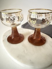 Vintage Amber Beehive Stem Wine Glasses Pair Gold Grapevine Römer Style 4.25″