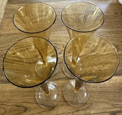 HAND BLOWN GLASS «TRUMPET» STYLE CHAMPAGNE FLUTES – Gold Vessels