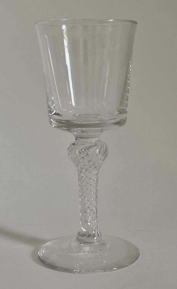 Royal Leerdam Williamsburg Netherland Air Twist Wine Glass 7 1/4”