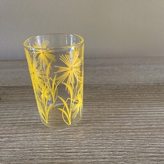 Vintage Swanky Swigs 3 1/2″ Glass Yellow Flowers Good Condition