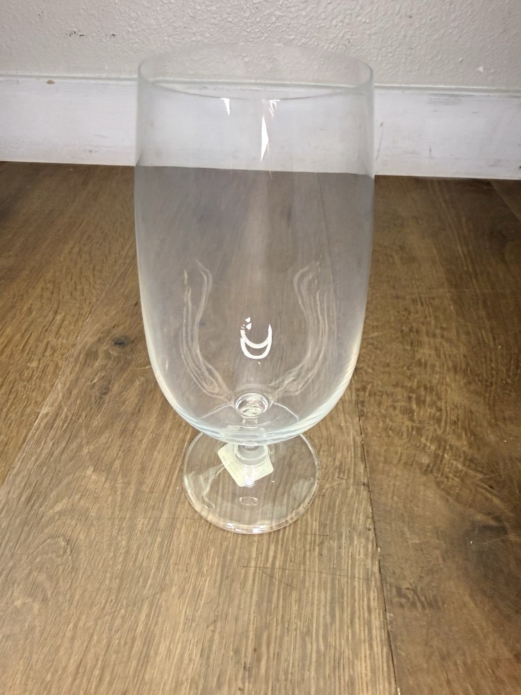 Crate & Barrel 20oz Clear Glass Water Goblet Round Set of 2