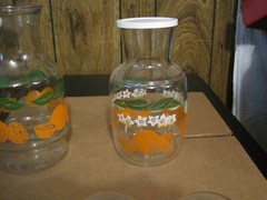 VINTAGE ANCHOR HOCKING INCLUDES 2 CARAFES & 6 JUICE GLASSES
