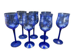 Set of 7 Vtg Cobalt Blue with Etched Flowers Stemmed Wine Glasses 8.5″ Tall